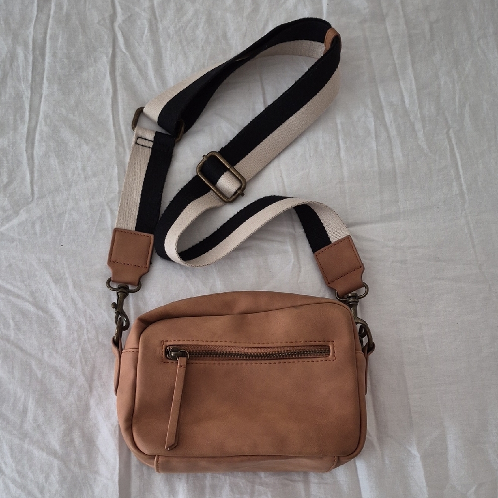 Universal Thread Tan Crossbody Bag with Black & Cream Strap